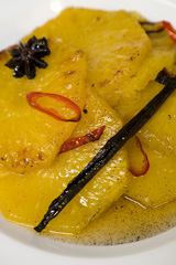 Chilli bakt ananas med vaniljekaramell